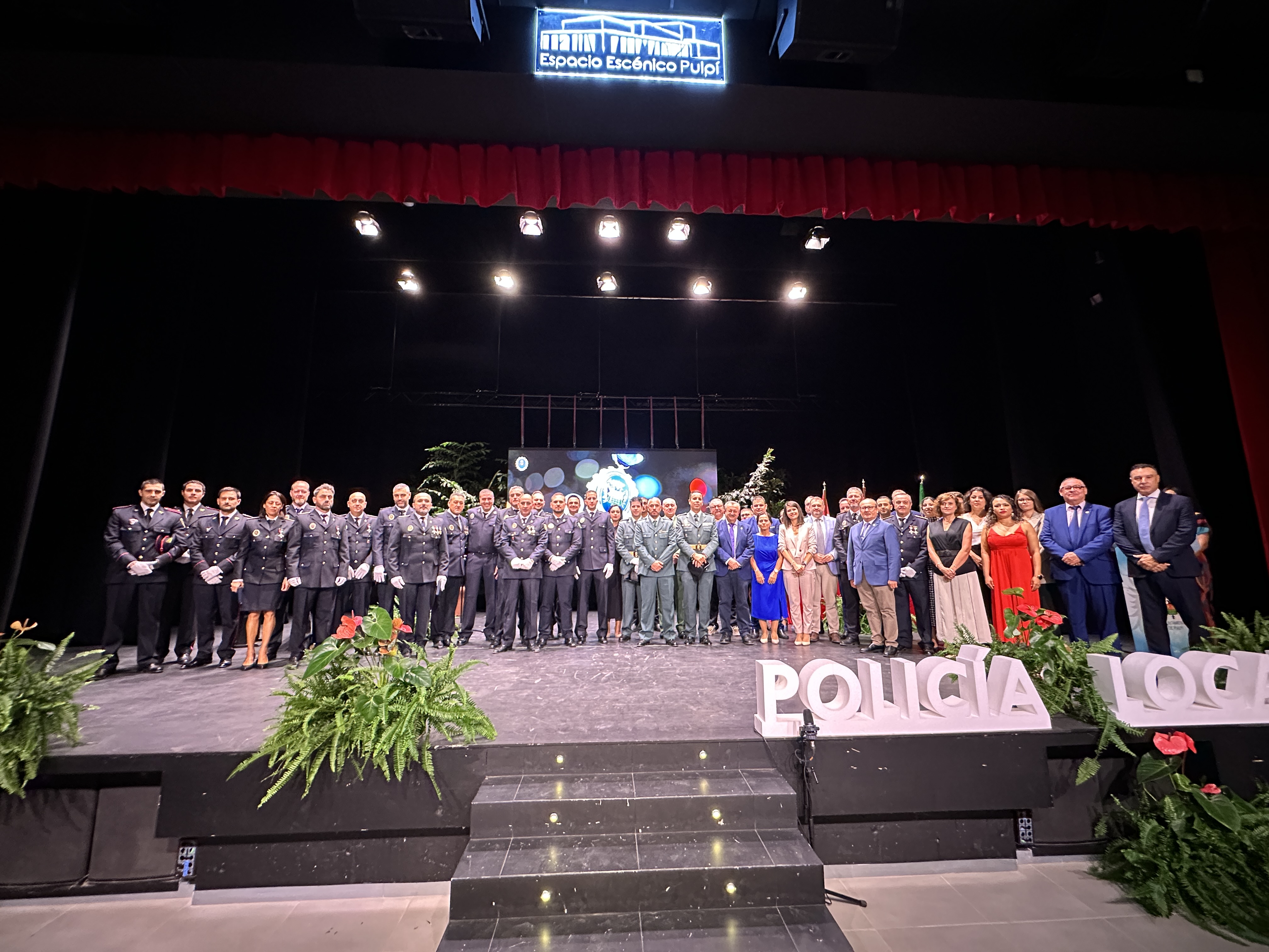  Policía Local de Pulpí celebra el Día de los Ángeles Custodios con la celebración del Acto de Condecoraciones, Honores y Distinciones en el Espacio Escénico